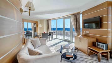 Minibar, caja de seguridad en la habitación y escritorio