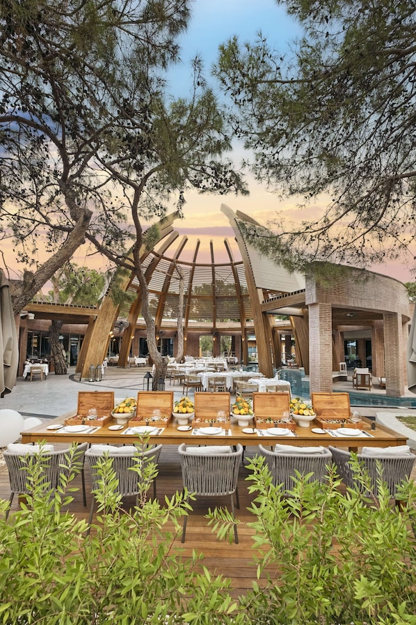 16 restaurants, breakfast served - Rixos Sungate - The Land of Legends Access (Kemer)