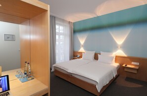 Quiet double room | Hypo-allergenic bedding, in-room safe, individually decorated