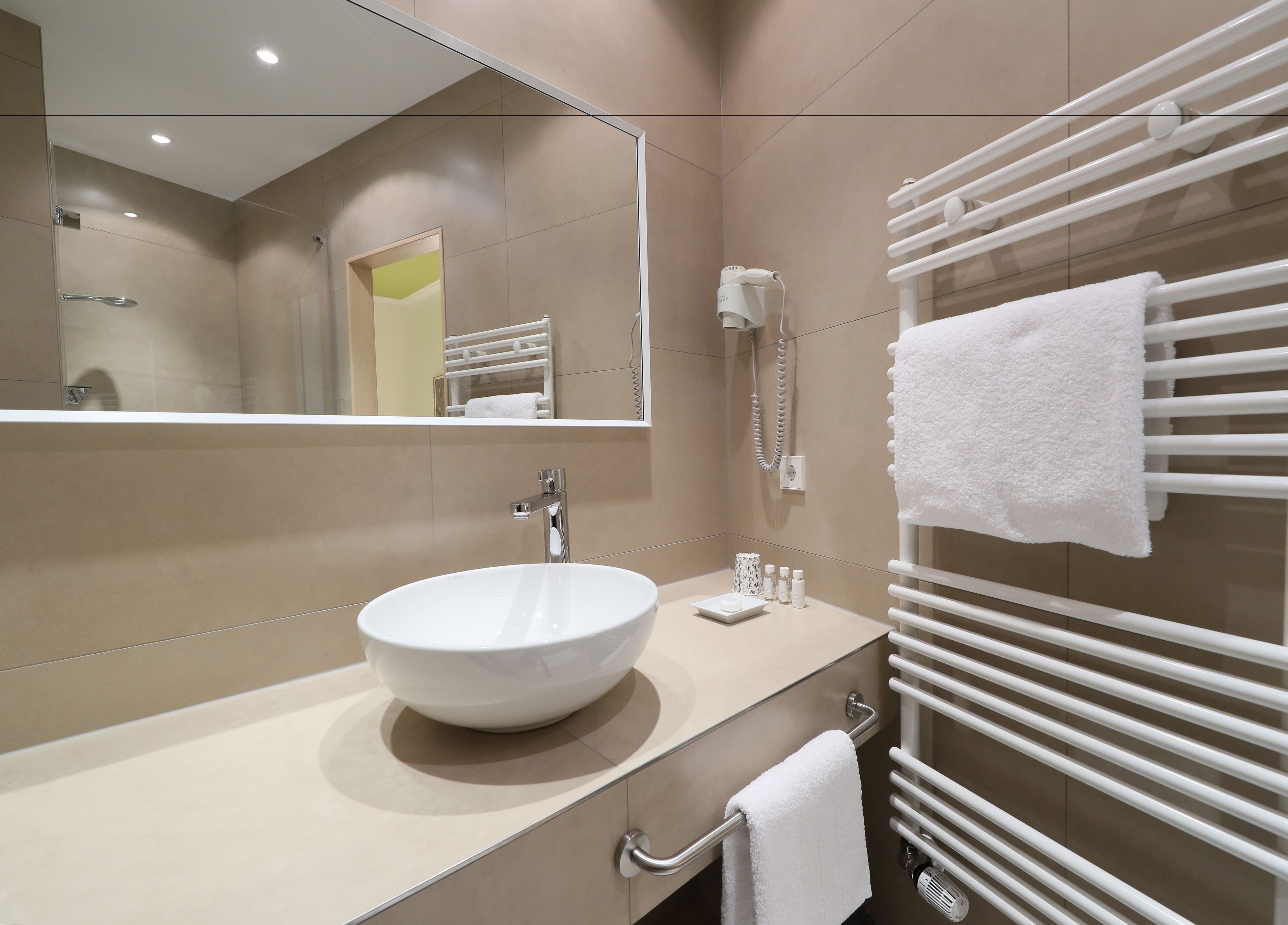 quiet single room | bathroom | shower, free toiletries, hair dryer, towels