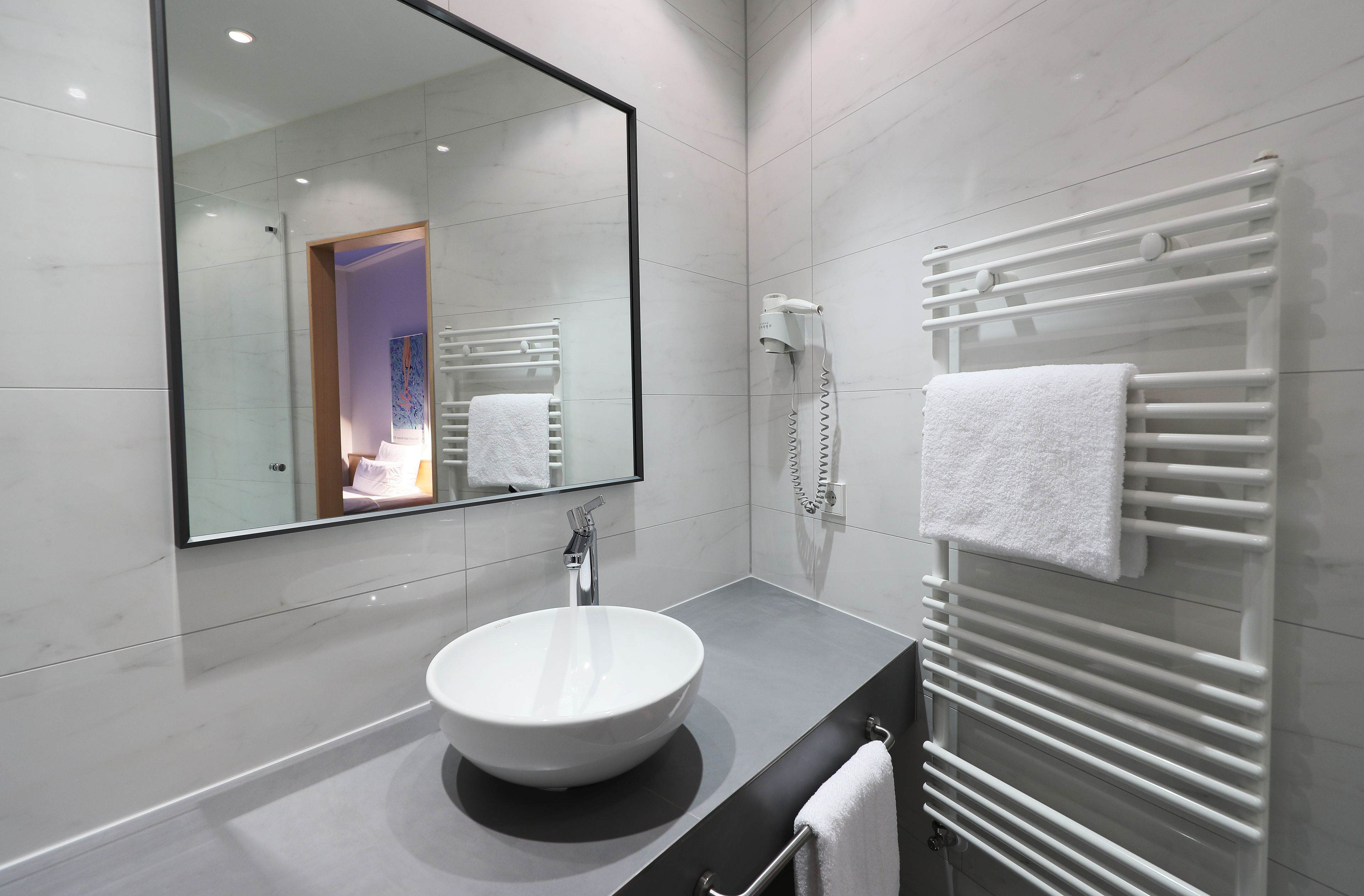 quiet single room | bathroom | shower, free toiletries, hair dryer, towels