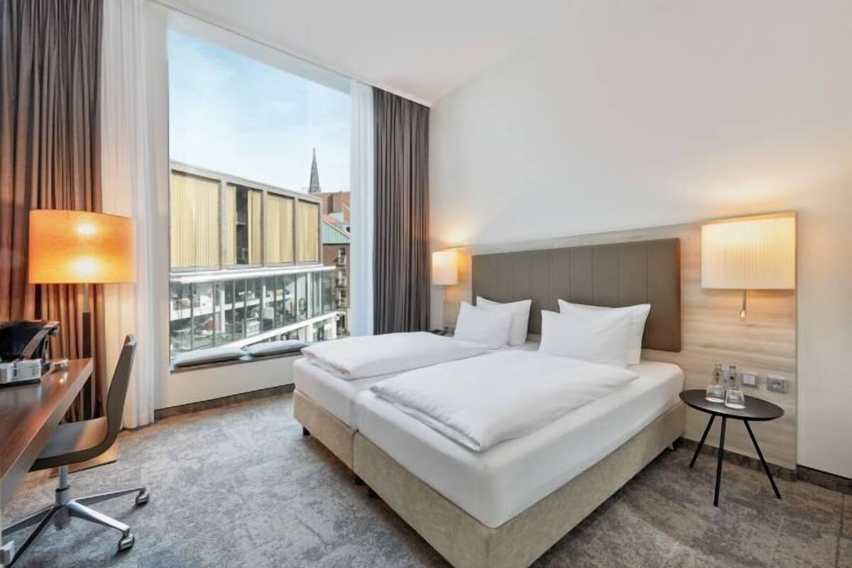 In-room safe, desk, soundproofing, WiFi (free)