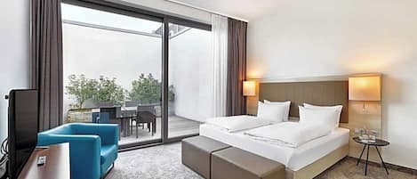 Suite, 1 cama matrimonial | Caja de seguridad en la habitación, escritorio y insonorización