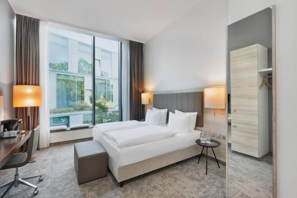 In-room safe, desk, soundproofing, WiFi (free)