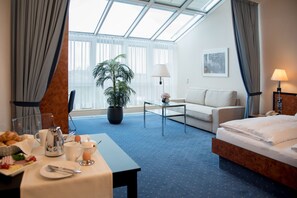 Appartement Standard | Minibar, coffre-fort, ameublement unique, bureau