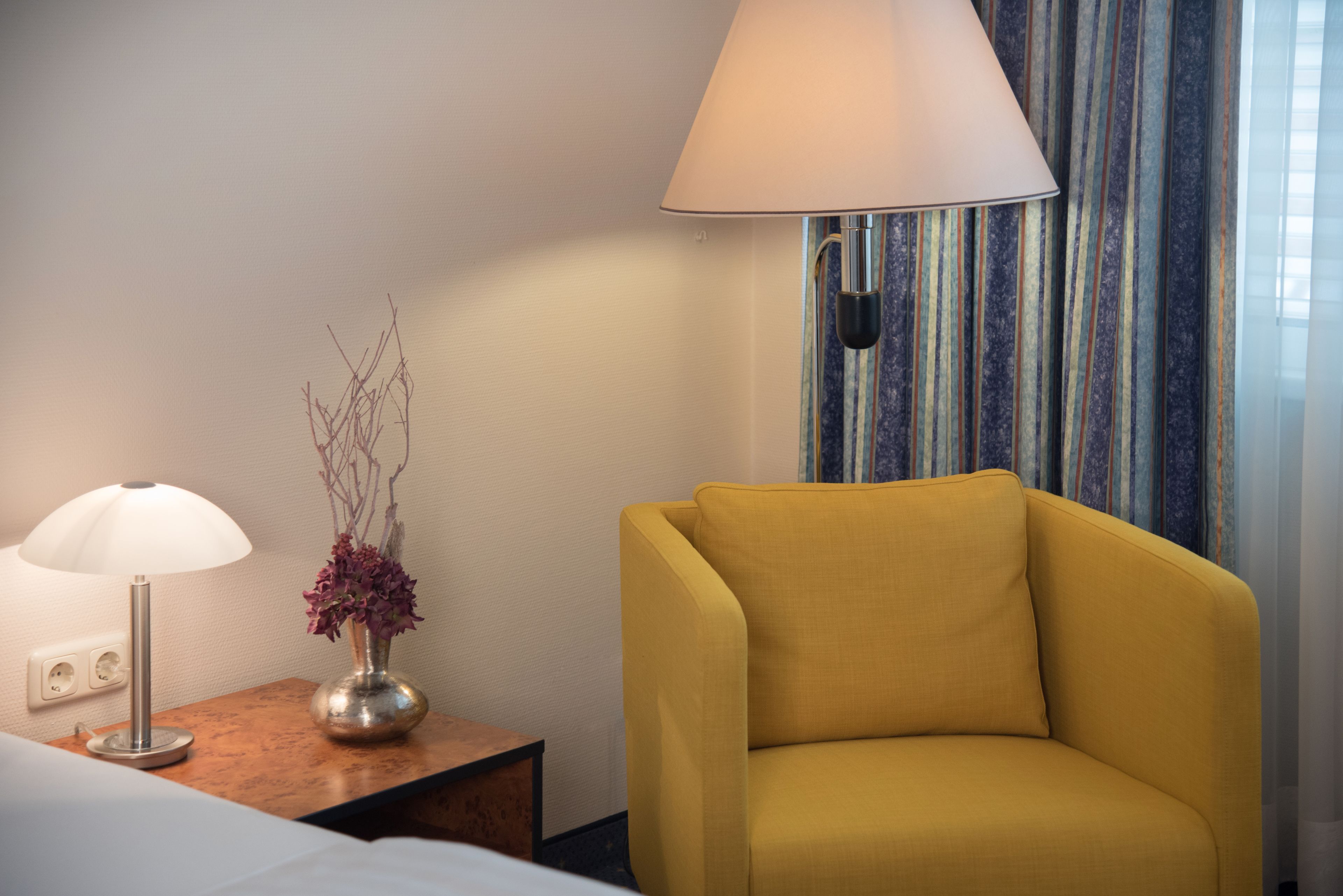 standard double room | minibar, in-room safe, individually furnished, desk