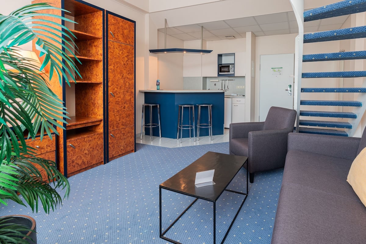 Maisonette | 迷你吧、房內夾萬、獨特裝修、書桌