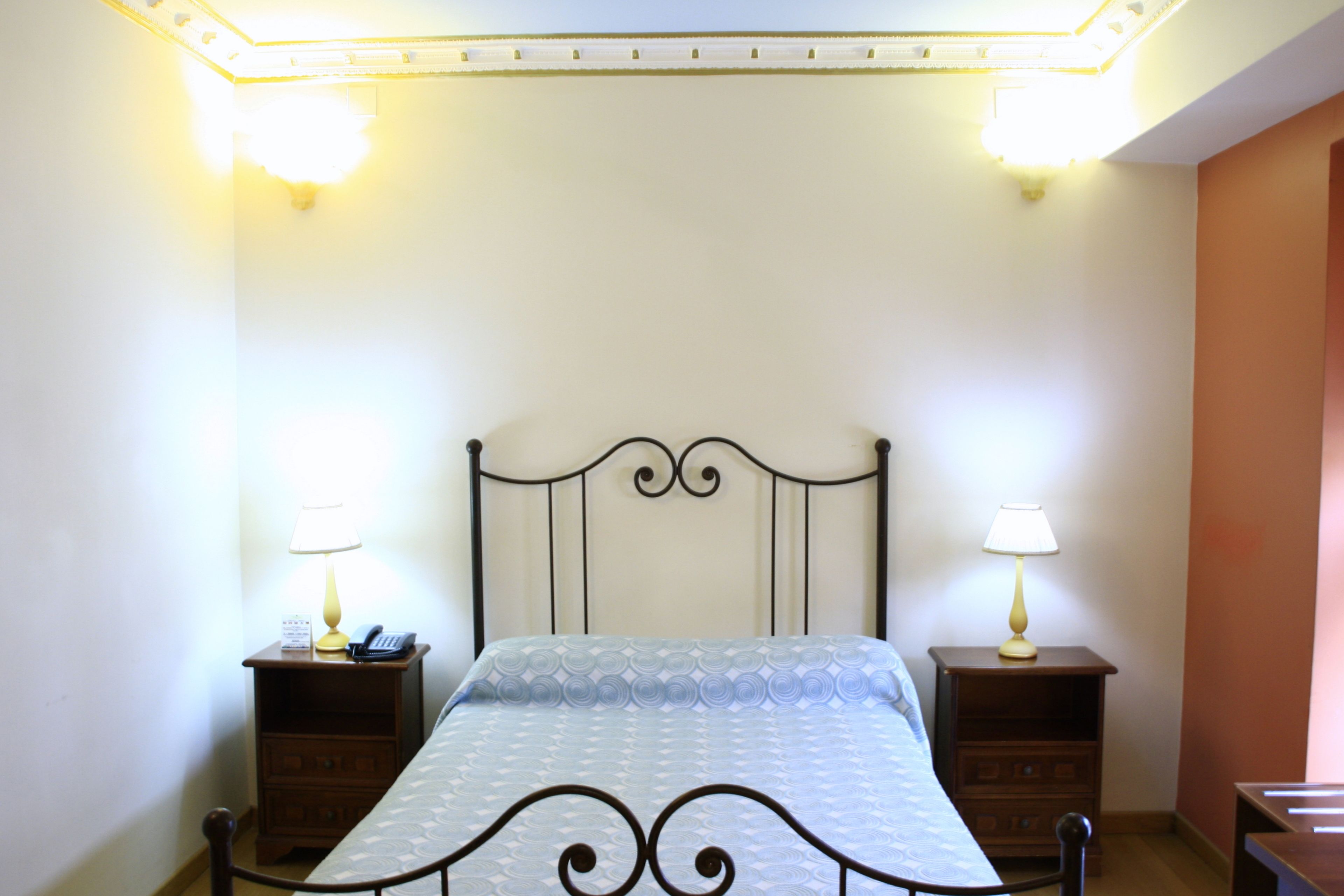 economy single room | 1 bedroom, minibar, in-room safe, desk