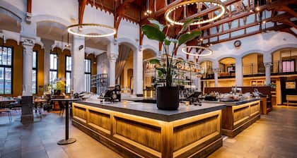 Post-Plaza Hotel & Grand Café