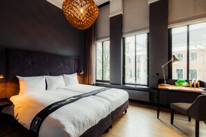 Comfort Double Room | In-room safe, soundproofing, iron/ironing board, free WiFi