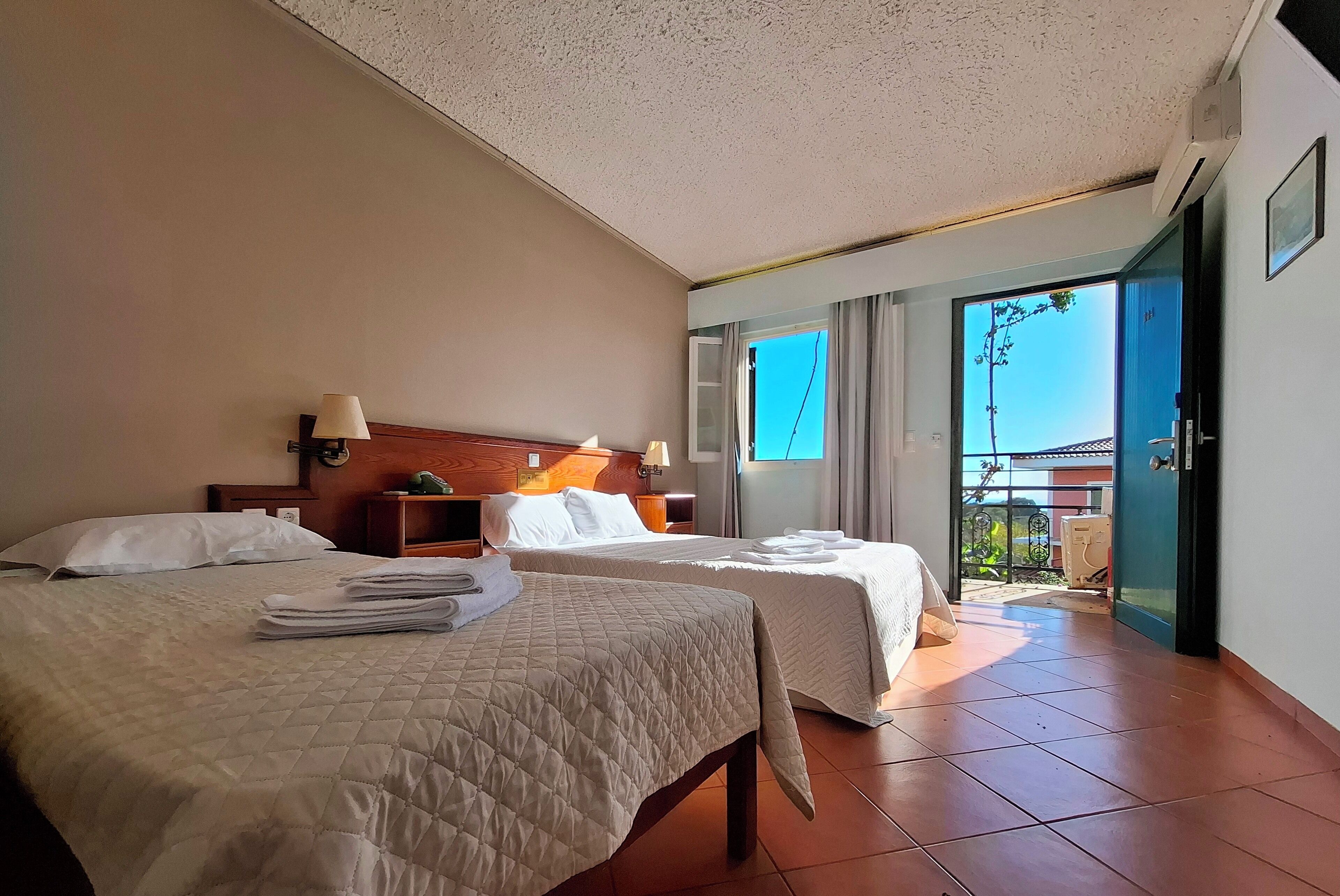 triple room, sea view | 1 bedroom, minibar, in-room safe, free cots/infant beds