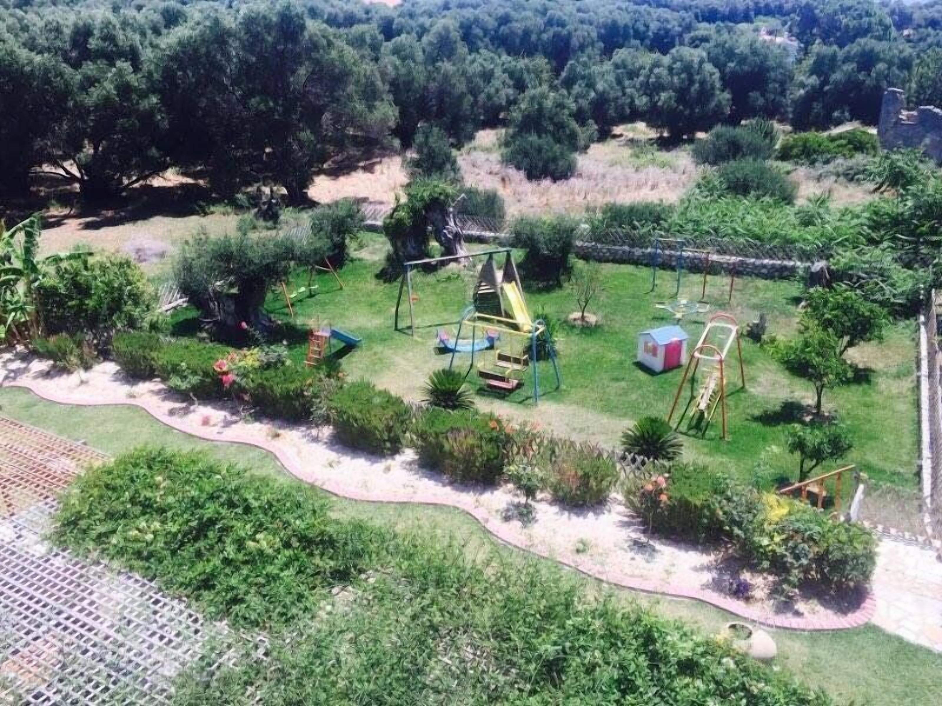 children’s play area – outdoor