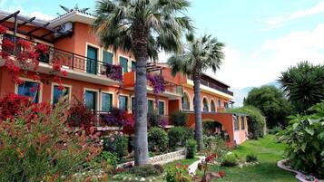 Mặt tiền nơi lưu trú