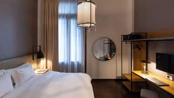 Kamar Standar | Minibar, brankas, didekorasi berbeda-beda, dan meja kerja