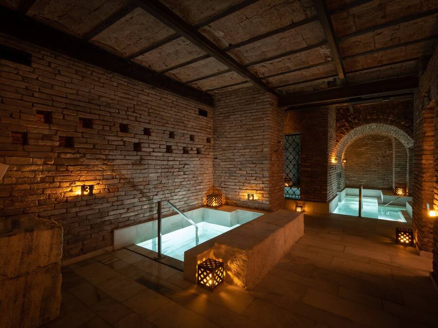 Sauna, Turkish bath, body treatments, hydrotherapy, aromatherapy