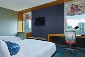 aloft, Rom, 2 queensize-senger | Sengetøy av topp kvalitet, dundyner, safe på rommet og skrivebord