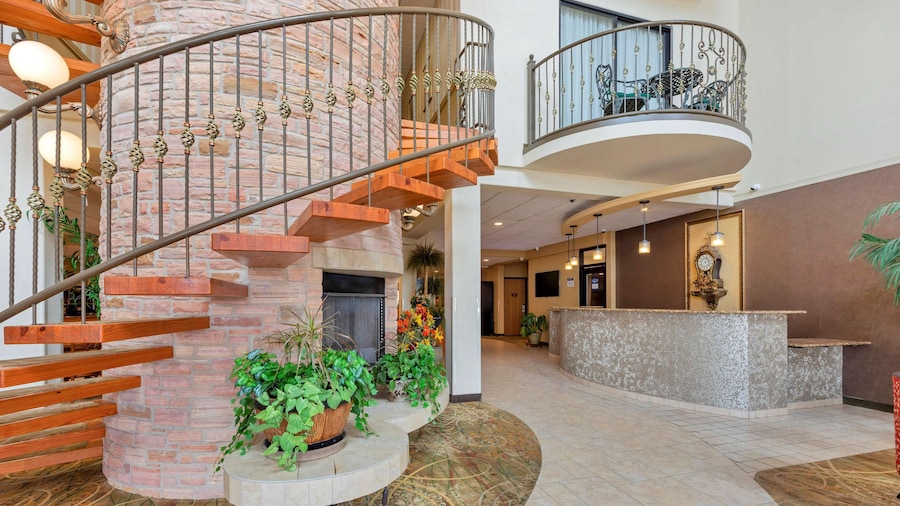 Best Western Plus Swiss Chalet Hotel & Suites