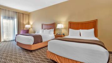 Seprai premium, bantalan ekstra lembut, brankas, dan meja kerja