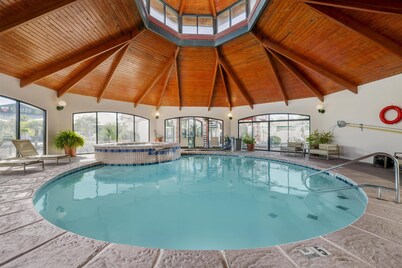 Best Western Plus Swiss Chalet Hotel & Suites