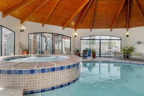 Indoor pool - Best Western Plus Swiss Chalet Hotel & Suites (Pecos)