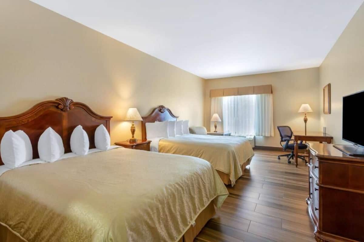In-room safe, desk, iron/ironing board, free WiFi