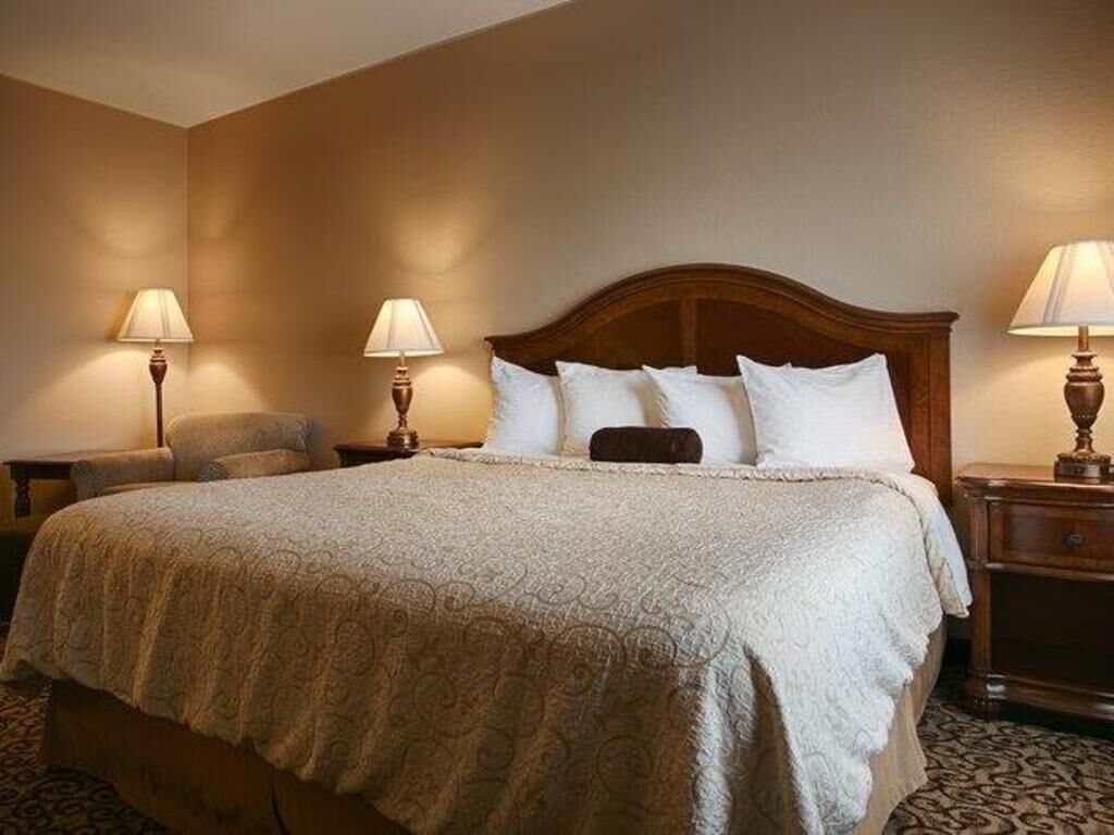 In-room safe, desk, iron/ironing board, free WiFi