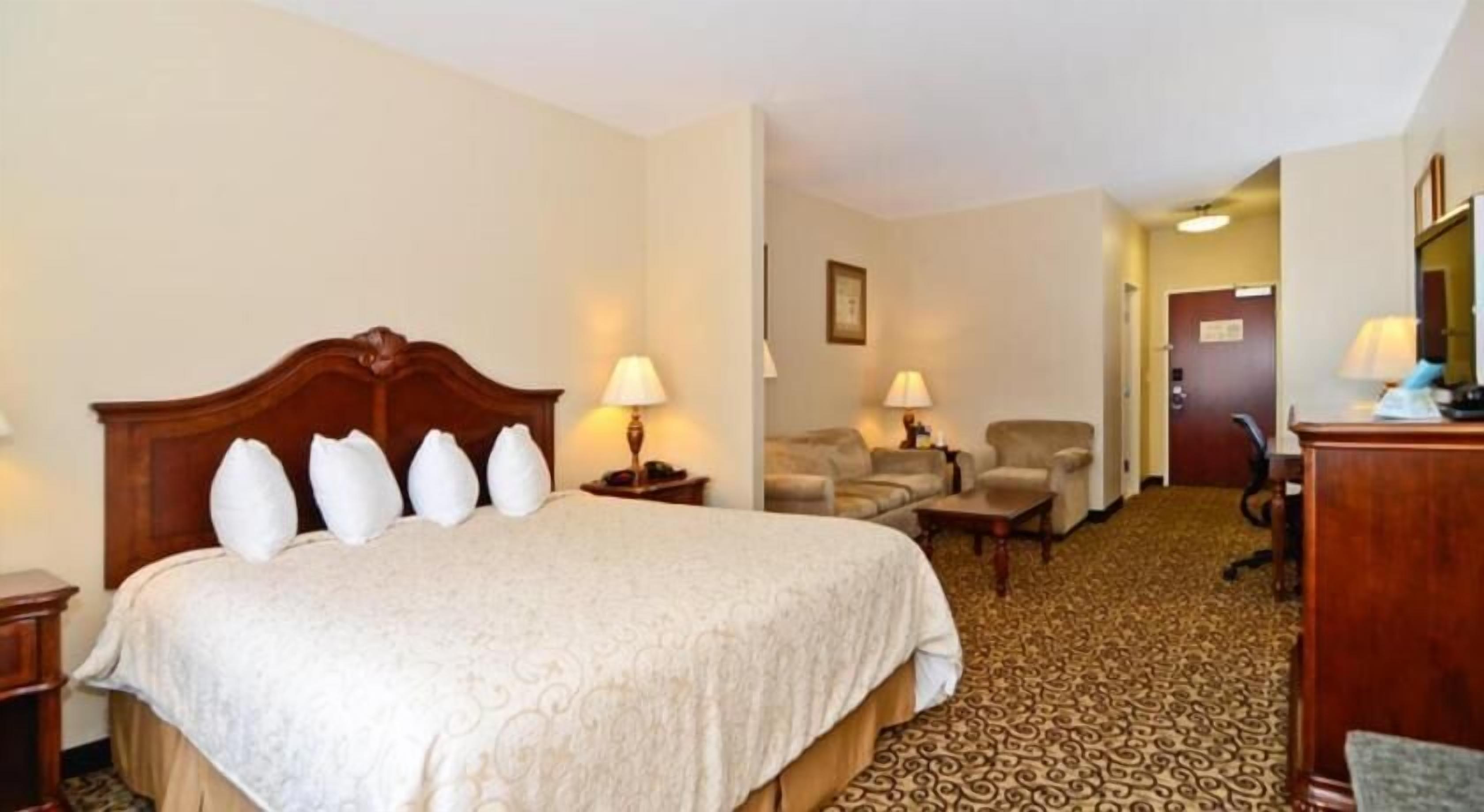 In-room safe, desk, iron/ironing board, free WiFi