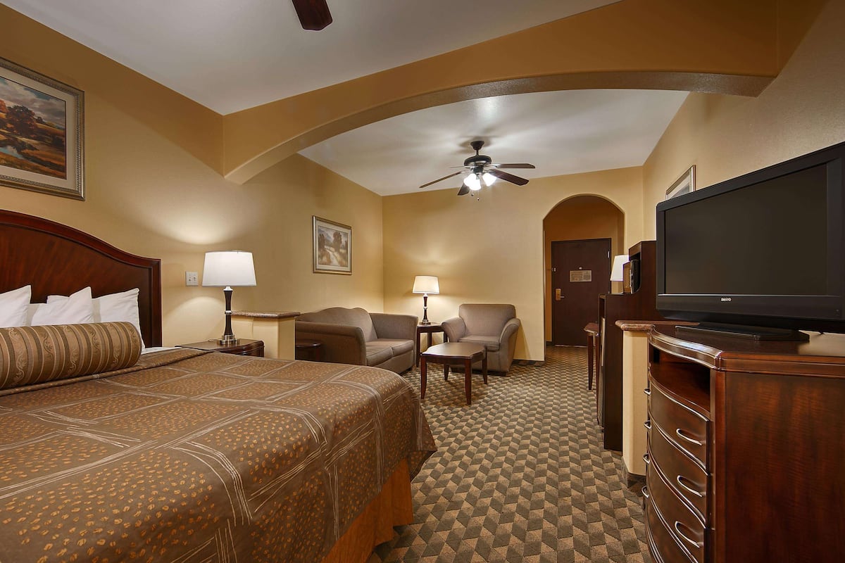 In-room safe, desk, laptop workspace, free WiFi