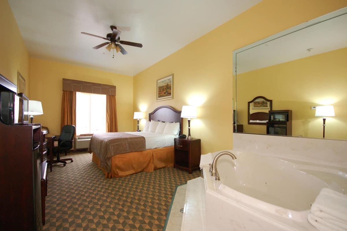 in-room safe, desk, laptop workspace, free wifi