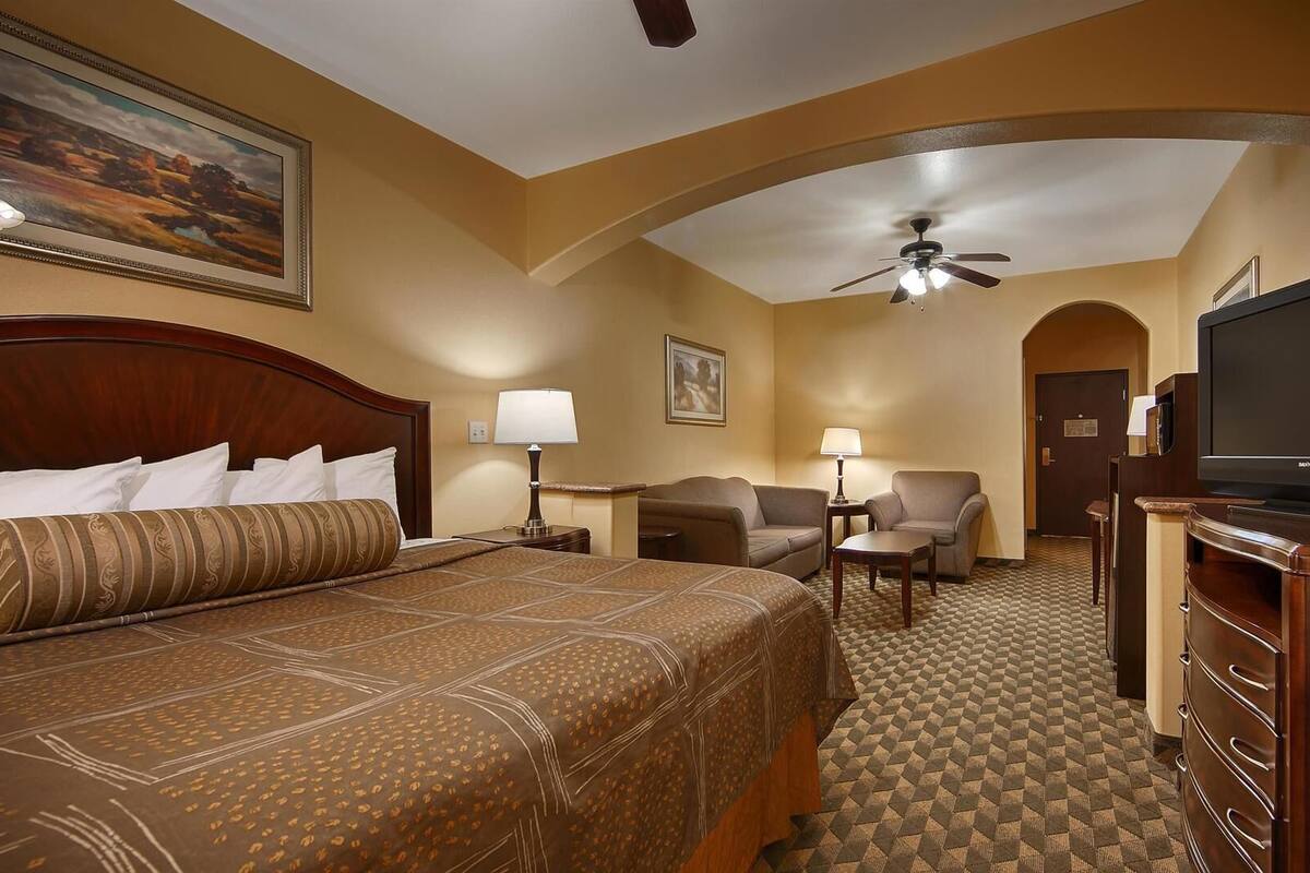 In-room safe, desk, laptop workspace, WiFi (free)