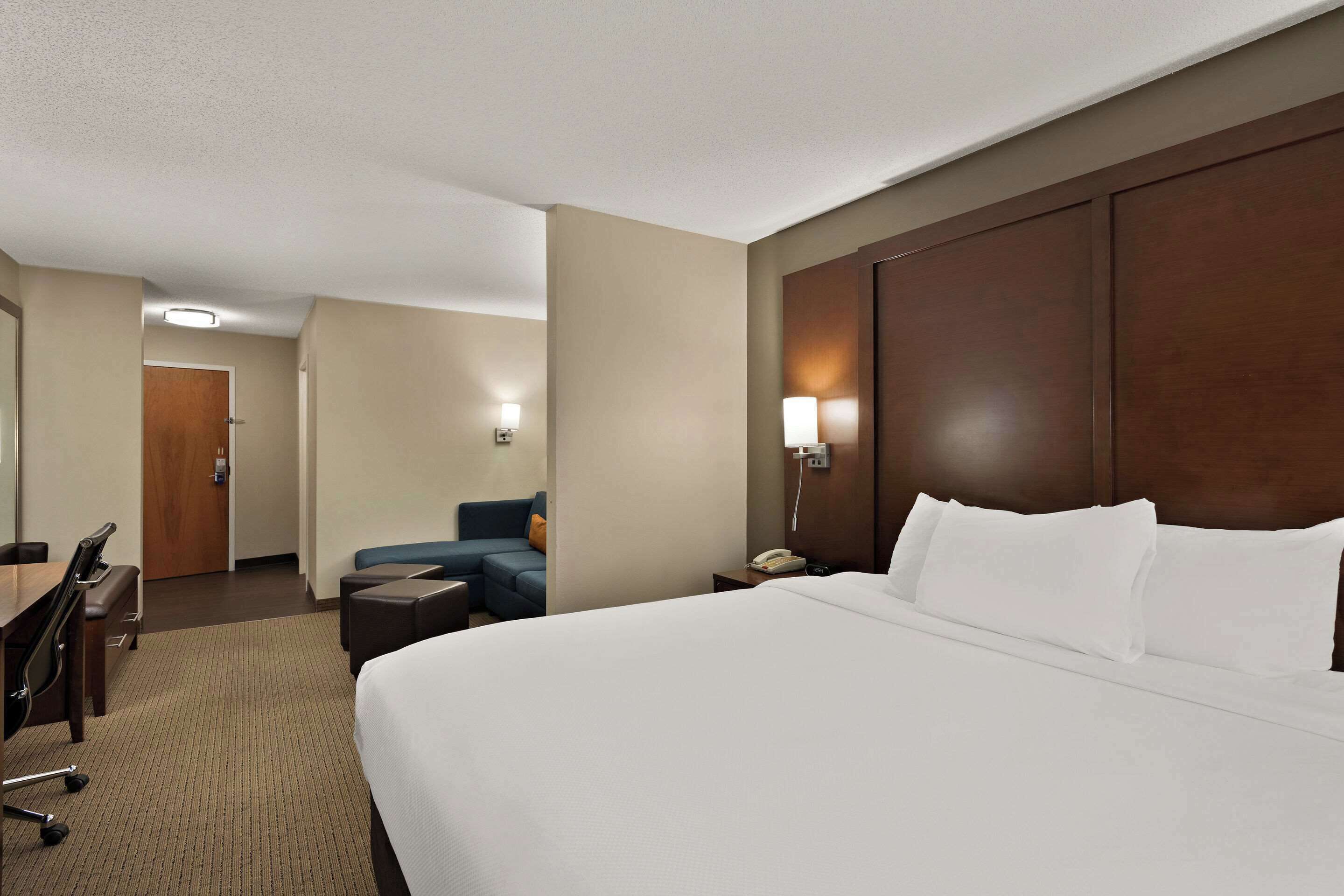 suite, non smoking | in-room safe, desk, iron/ironing board, free cots/infant beds