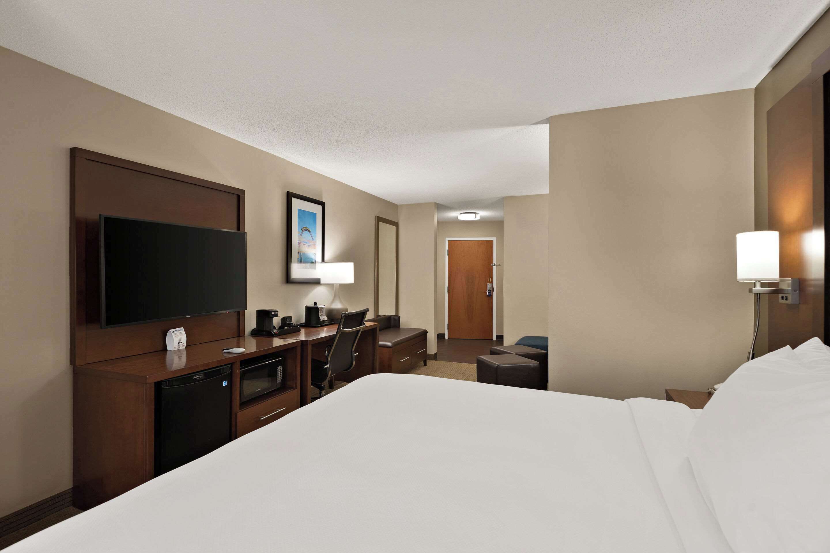 suite, non smoking | in-room safe, desk, iron/ironing board, free cots/infant beds