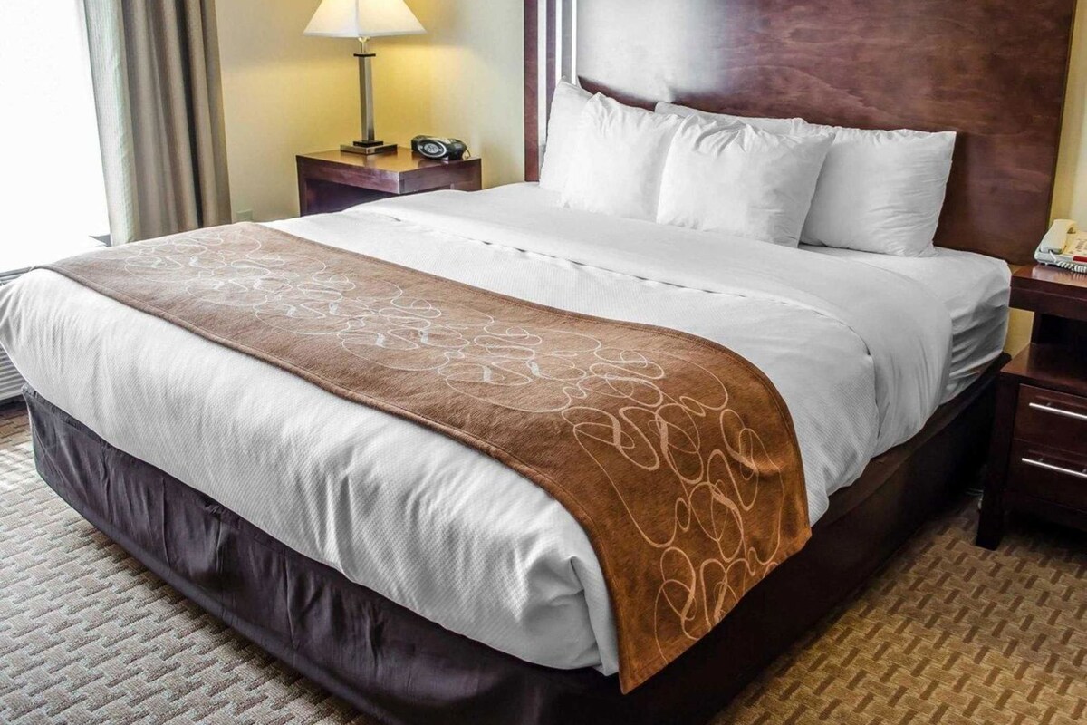 In-room safe, desk, iron/ironing board, free cots/infant beds