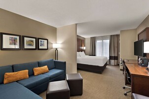 Suite, Non Smoking | In-room safe, desk, iron/ironing board, free cribs/infant beds