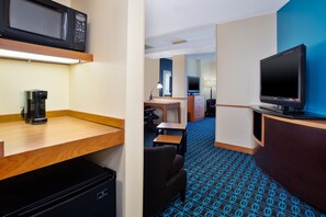 Suite, 1 King Bed with Sofa bed | Desk, laptop workspace, iron/ironing board, free cots/infant beds - Fairfield Inn & Suites by Marriott Lexington North (Lexington)