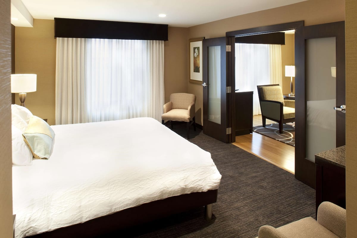 Presidentiële suite, 1 kingsize bed | Donzen dekbedden, een bureau, verduisterende gordijnen