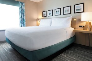 주니어 스위트, 킹사이즈침대 1개, 장애인 지원 | 오리/거위털 이불, 책상, 암막 커튼, 다리미/다리미판