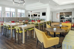 Breakfast and dinner served - Hilton Garden Inn Sioux Falls South (Sioux Falls)