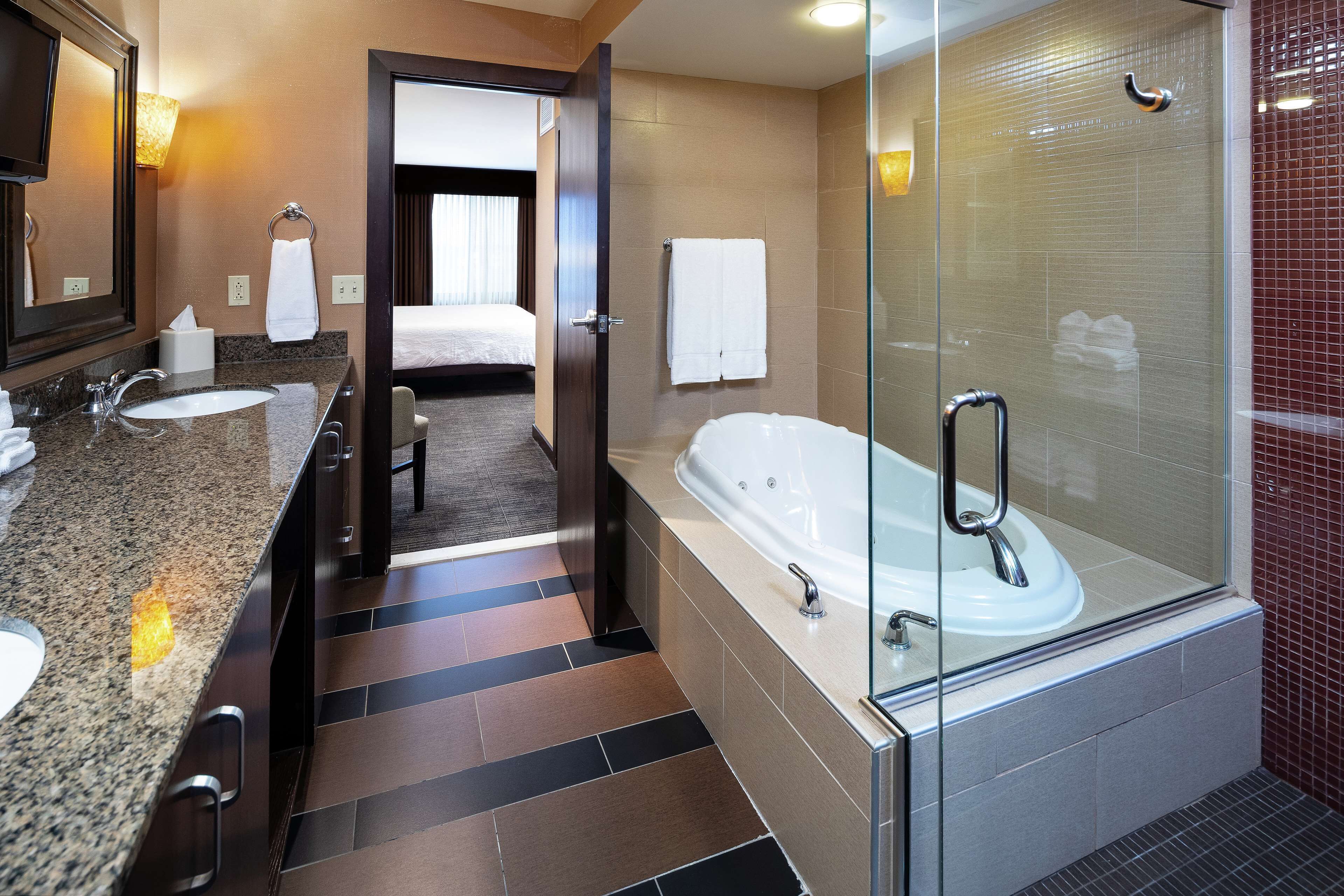presidential suite, 1 king bed | bathroom | free toiletries, hair dryer, towels