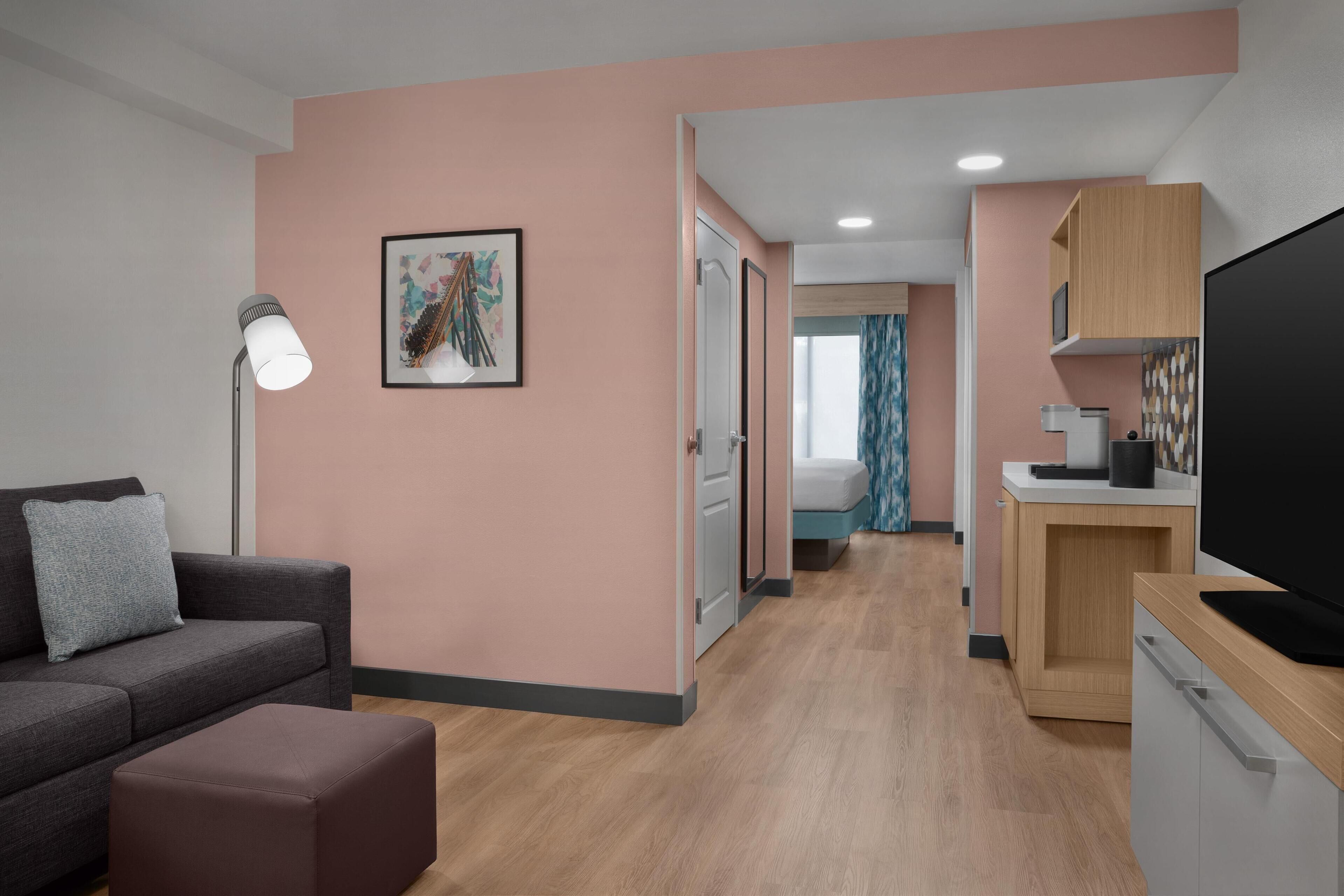 king, suite, 1 bedroom | living area | -46-inch lcd tv with cable channels, tv