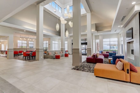 Lobby. Hilton Garden Inn Indianapolis Northwest