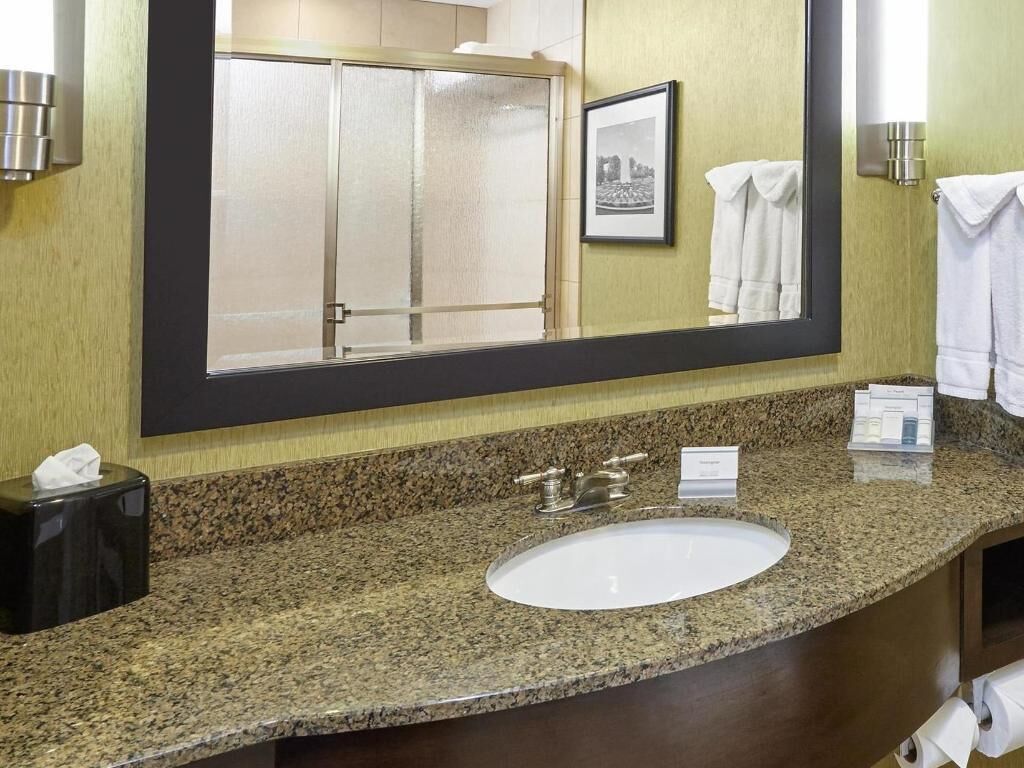 Bathroom | Free toiletries, hair dryer, towels