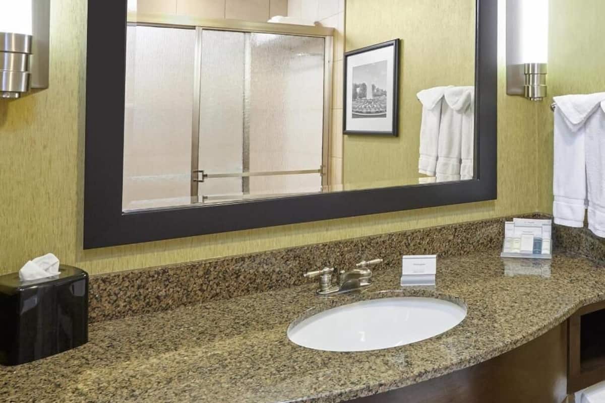 Bathroom | Free toiletries, hair dryer, towels