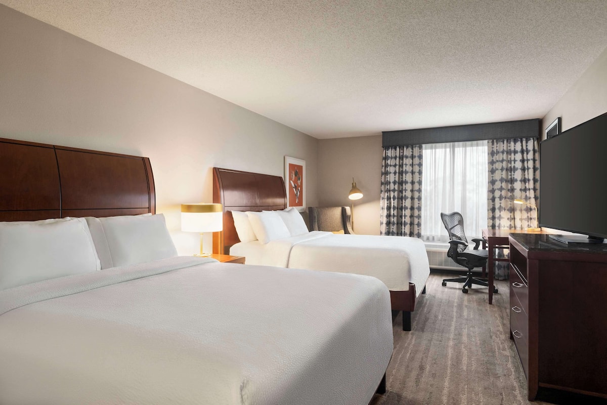 1 bedroom, premium bedding, down duvets, desk