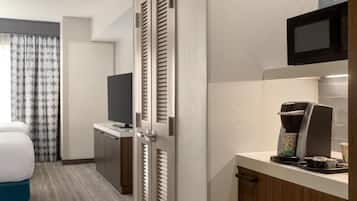 2 Queen Beds Junior Suite | Minibar