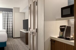 2 Queen Beds Junior Suite | 迷你吧