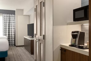 2 Queen Beds Junior Suite | Minibar