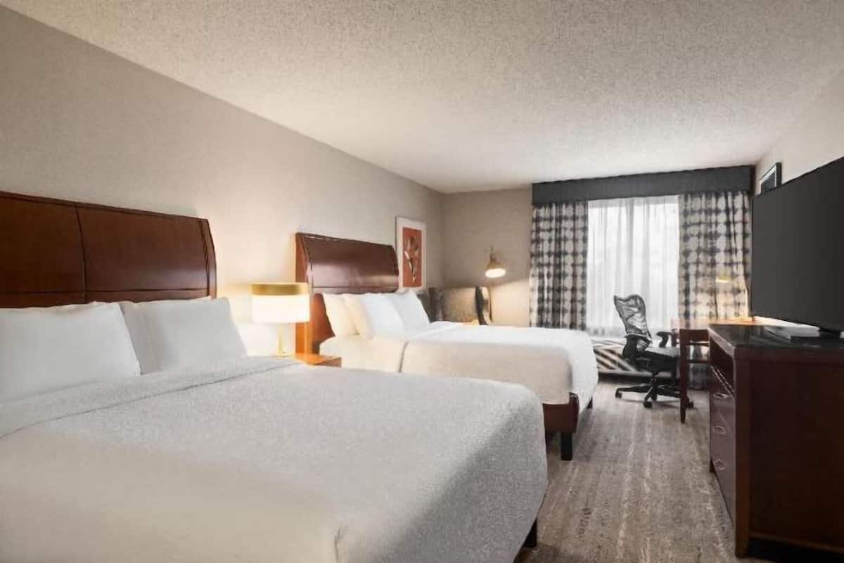 Sengetøy av topp kvalitet, dundyner og skrivebord