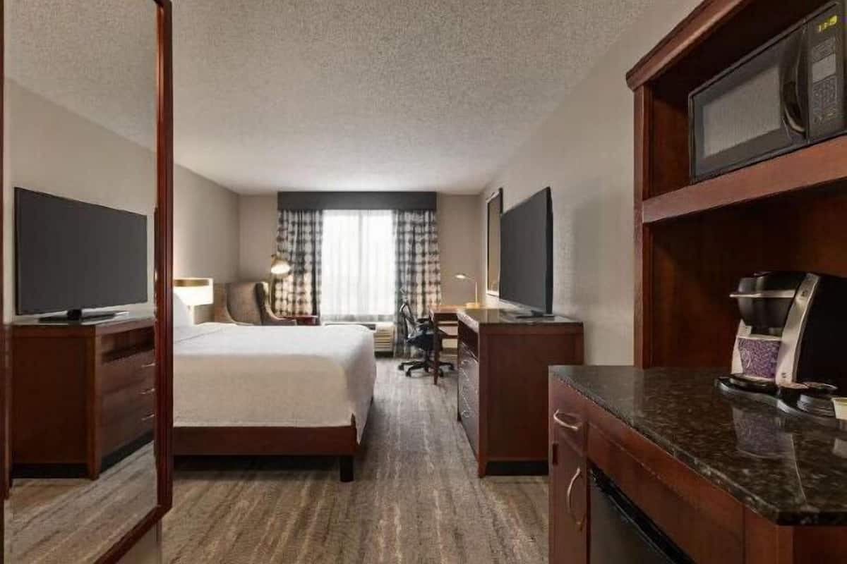 Sengetøy av topp kvalitet, dundyner og skrivebord