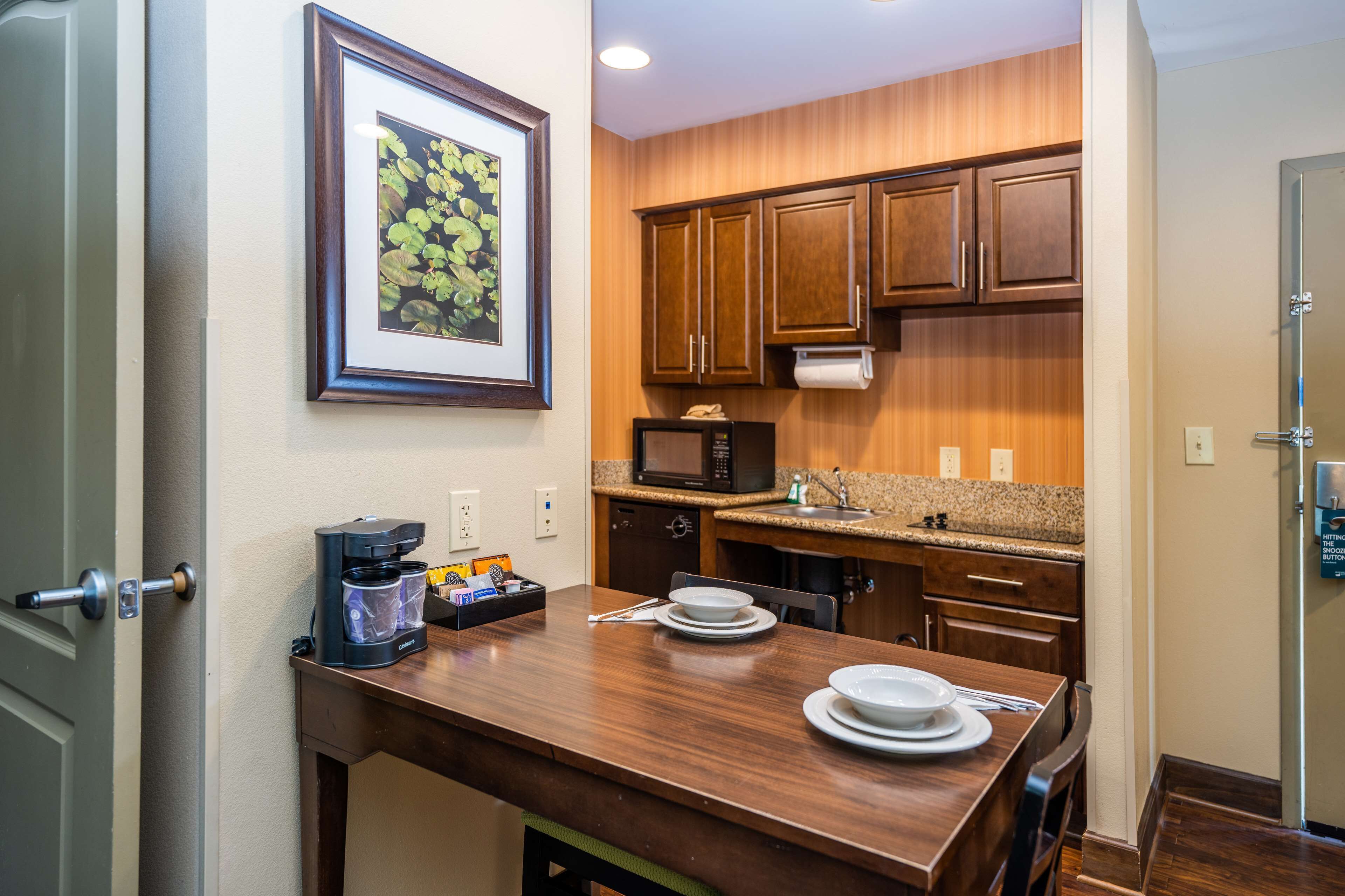 suite, 1 king bed, non smoking | private kitchen | full-sized fridge, microwave, stovetop, dishwasher